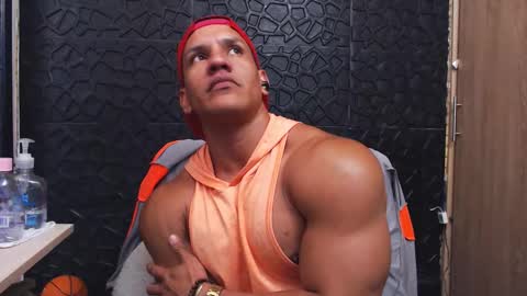 Viktor Herrera online show from 10.18.25