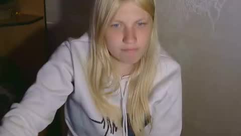 viktoria20502 online show from 10.03.25