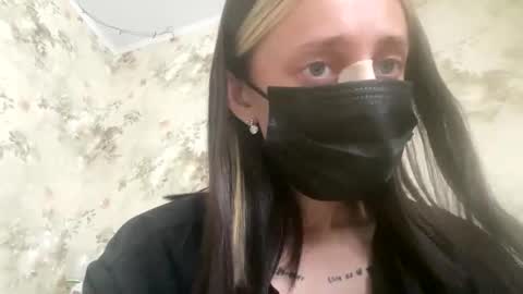 Snapshot of viktoria9898 chatting on 04.27.26 Sweett online show from 04.27.26
