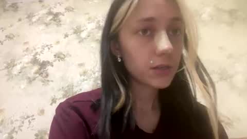 Snapshot of viktoria9898 chatting on 05.01.26 Sweett online show from 05.01.26