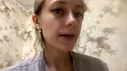 Snapshot of viktoria9898 chatting on 05.15.26 Sweett online show from 05.15.26