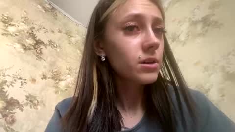 Snapshot of viktoria9898 chatting on 05.23.26 Sweett online show from 05.23.26