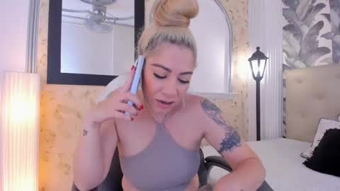 Snapshot of viktoria_davis_ chatting on 01.13.25 Viktoria online show from 01.13.25