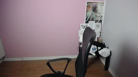 Snapshot of viktoria_lovely chatting on 12.28.24 viktoria_lovely online show from 12.28.24