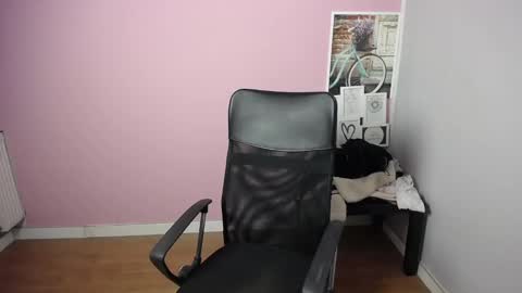 Snapshot of viktoria_lovely chatting on 01.24.25 viktoria_lovely online show from 01.24.25