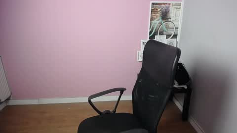 Snapshot of viktoria_lovely chatting on 02.12.25 viktoria_lovely online show from 02.12.25