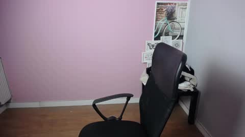 Snapshot of viktoria_lovely chatting on 02.13.25 viktoria_lovely online show from 02.13.25