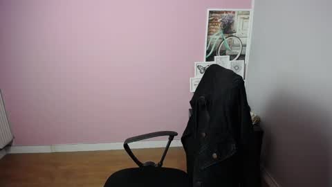 Snapshot of viktoria_lovely chatting on 03.11.25 viktoria_lovely online show from 03.11.25