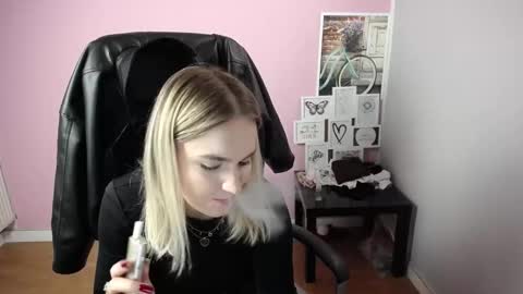 Snapshot of viktoria_lovely chatting on 10.17.25 viktoria_lovely online show from 10.17.25