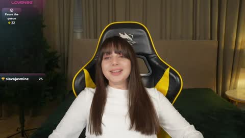 Snapshot of viktoria_storm chatting on 12.14.24 Alisa online show from 12.14.24