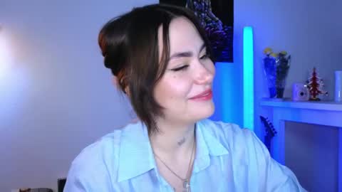 Snapshot of viktoriamoore chatting on 05.17.26 viktoriamoore online show from 05.17.26
