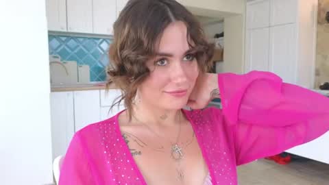 Snapshot of viktoriamoore chatting on 06.14.26 viktoriamoore online show from 06.14.26