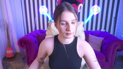 Snapshot of vikviklove chatting on 04.20.26 VikVikLove online show from 04.20.26
