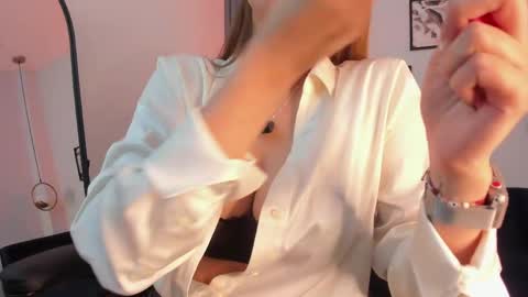 Snapshot of vikypetiteee chatting on 04.30.26 Victoria online show from 04.30.26