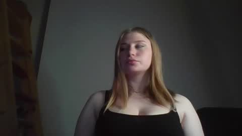 Snapshot of vilivi chatting on 05.19.26 vilivi online show from 05.19.26