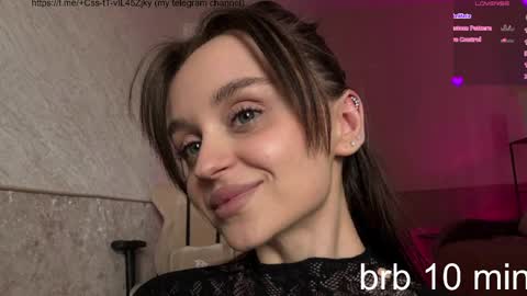 Snapshot of villuuvargas chatting on 04.14.26 Eva online show from 04.14.26