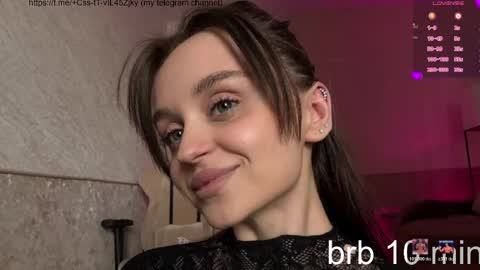 Snapshot of villuuvargas chatting on 04.15.26 Eva online show from 04.15.26