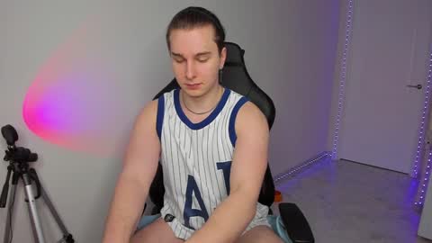 Vincent Strong online show from 02.07.25