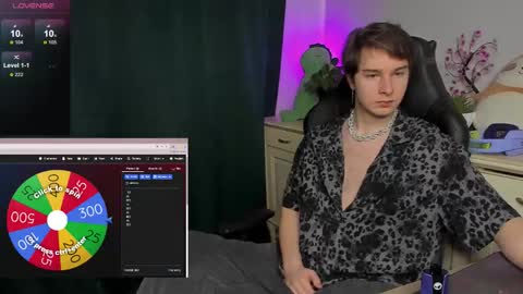 Vincent Strong online show from 10.19.25