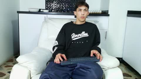 Snapshot of vincenthunter chatting on 01.28.25 Vincent online show from 01.28.25