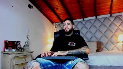 Snapshot of vincentsartori chatting on 04.17.26 Vincent Sartori online show from 04.17.26