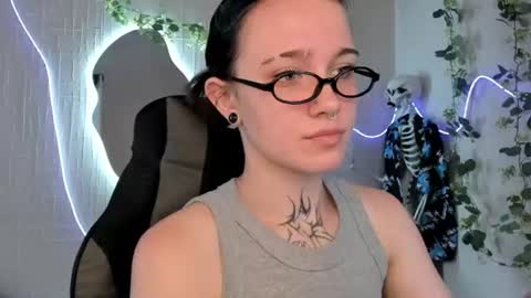 Snapshot of violaf1ex chatting on 06.23.26 Viola online show from 06.23.26