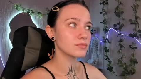 Snapshot of violaf1ex chatting on 07.17.26 Viola online show from 07.17.26