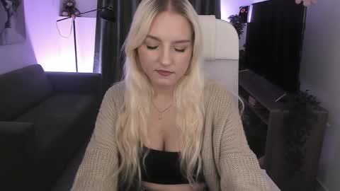 Snapshot of violamore chatting on 04.04.26 violamore online show from 04.04.26