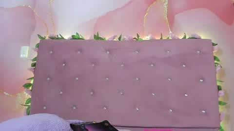 Snapshot of violet__taylor_ chatting on 05.05.26 violet__taylor_ online show from 05.05.26