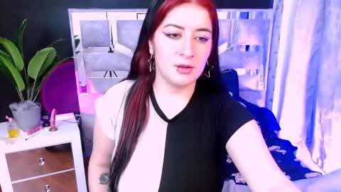 Snapshot of violet_bunnyy chatting on 09.16.25 Violet online show from 09.16.25