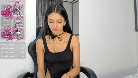 Snapshot of violet_rost chatting on 01.31.25  Violet  online show from 01.31.25