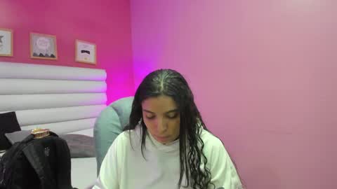 Snapshot of violet_sinclair chatting on 04.27.26 violet_sinclair online show from 04.27.26