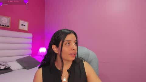 Snapshot of violet_sinclair chatting on 04.30.26 violet_sinclair online show from 04.30.26