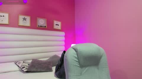 Snapshot of violet_sinclair chatting on 05.04.26 violet_sinclair online show from 05.04.26