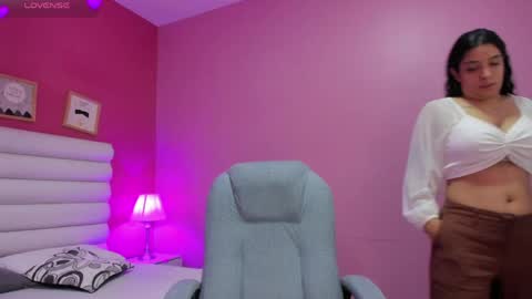 Snapshot of violet_sinclair chatting on 05.15.26 violet_sinclair online show from 05.15.26