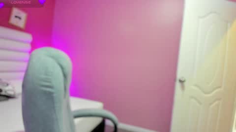 Snapshot of violet_sinclair chatting on 05.16.26 violet_sinclair online show from 05.16.26