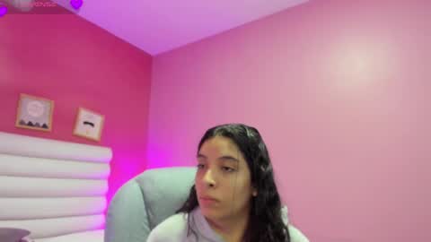 Snapshot of violet_sinclair chatting on 05.19.26 violet_sinclair online show from 05.19.26