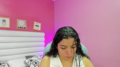 Snapshot of violet_sinclair chatting on 05.28.26 violet_sinclair online show from 05.28.26
