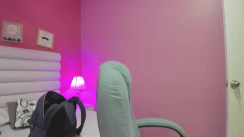 Snapshot of violet_sinclair chatting on 05.30.26 violet_sinclair online show from 05.30.26