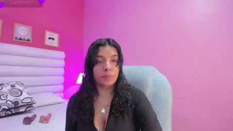 Snapshot of violet_sinclair chatting on 06.16.26 violet_sinclair online show from 06.16.26