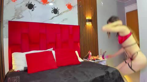 violet_storm_ online show from 11.04.25