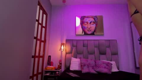 violet_storm_ online show from 12.15.25