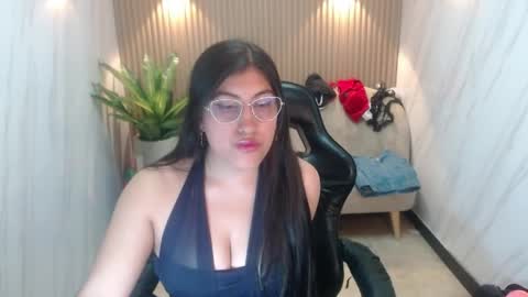 Snapshot of violet_tf chatting on 05.22.26 Violet online show from 05.22.26