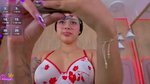 Snapshot of violeta_garcia chatting on 04.26.26 Violeta Garcia online show from 04.26.26