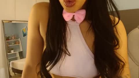 Snapshot of violeta_leon chatting on 10.13.25 Violeta leon online show from 10.13.25