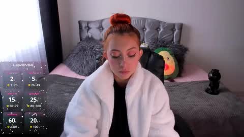 Violeta  Help me reach 150 thumbs up    online show from 03.27.26