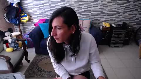 Snapshot of violetagomez_co chatting on 04.25.26 Violeta Gmez online show from 04.25.26