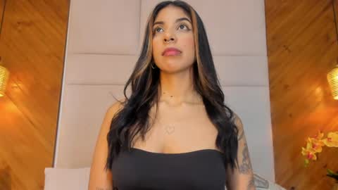 Snapshot of violetahills_ chatting on 05.18.26 Violeta online show from 05.18.26