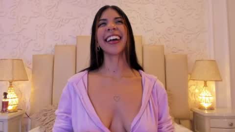 Snapshot of violetahills_ chatting on 06.17.26 Violeta online show from 06.17.26