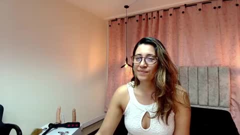 Snapshot of violetascott_ chatting on 03.07.25 VIOLETA online show from 03.07.25